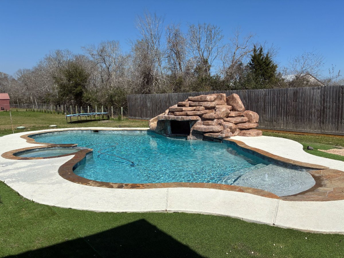 Pool in Alvin maintained by Admiral Pool Service