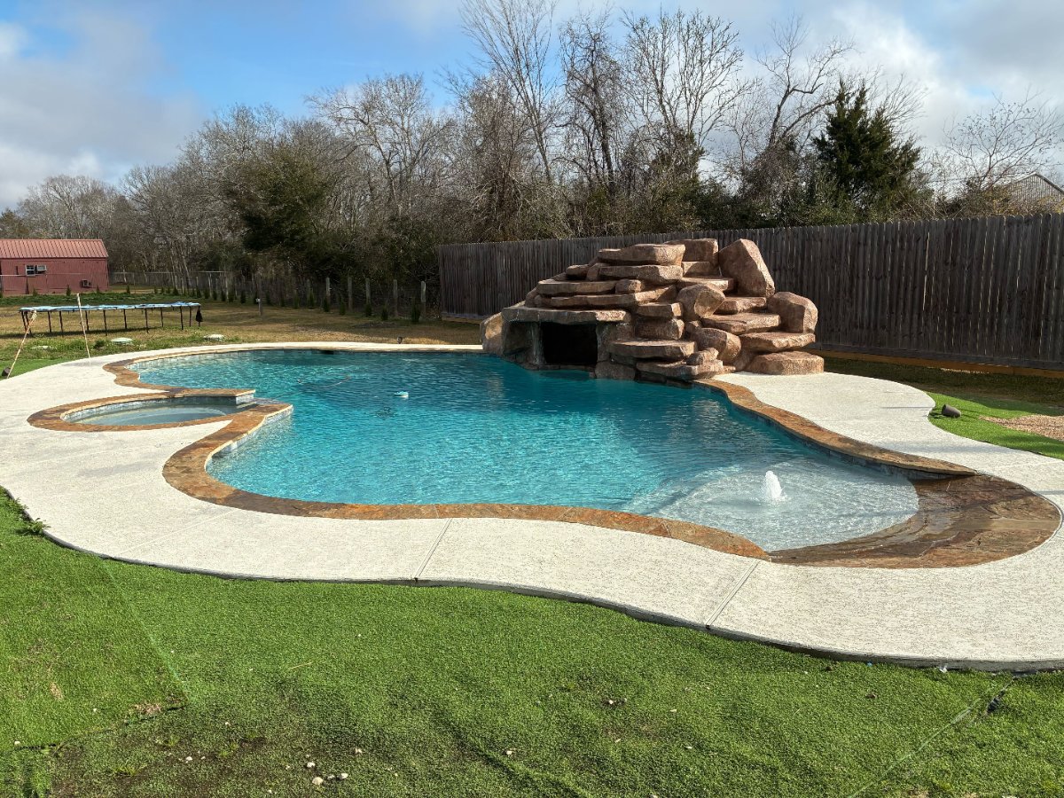 Pool service in Alvin