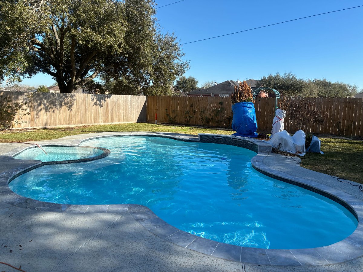Clean pool in Dickinson after Admiral service