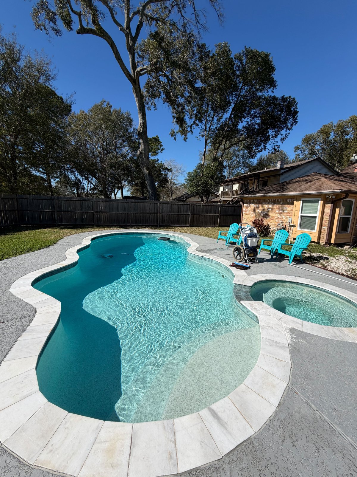Pool and spa combo in Friendswood serviced by Admiral